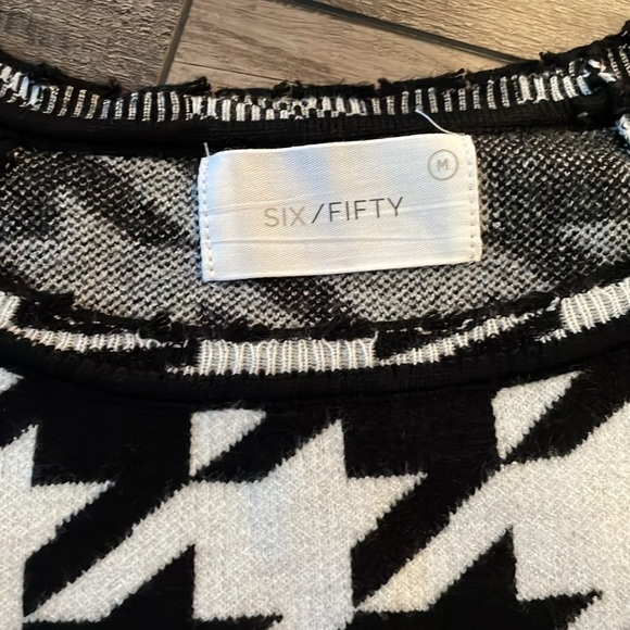 NWT SIX/FIFTY Black & White Super Soft Boxy Fit Sweater in size M - Picture 3 of 7